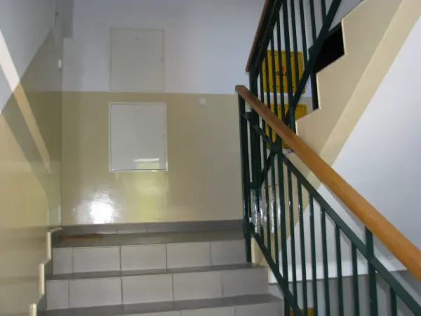 Ile kosztuje remont klatki schodowej w bloku? Sprawdź, co wpływa na ceny