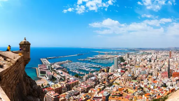 Ile trwa lot do Alicante? Poznaj rzeczywisty czas podróży samolotem