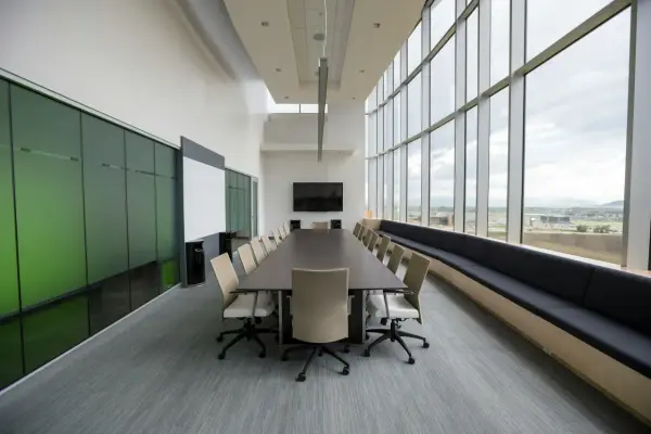 Sala konferencyjna Lublin a efektywność spotkań biznesowych – jakie warunki naprawdę mają znaczenie?