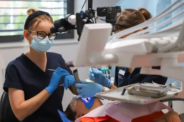 Ile czasu po dentyście nie można jeść, aby uniknąć bólu?