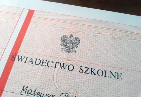 Kto podpisuje duplikat świadectwa? Poznaj ważne zasady