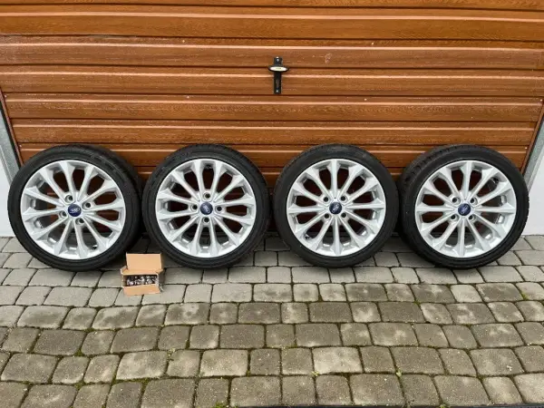 Idealne felgi aluminiowe do Forda Fiesty MK7 - unikaj kosztownych wpadek!