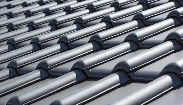 Dachówka ceramiczna ile na m2 – poznaj ceny i ważne czynniki wpływające na koszty