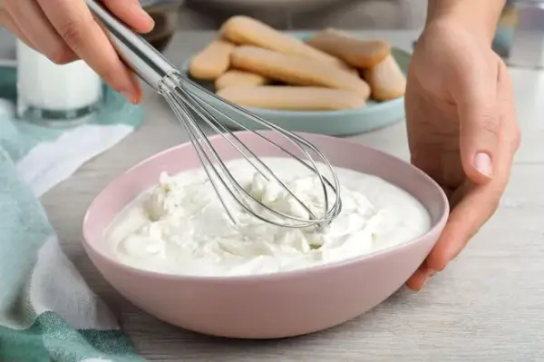 Szybki krem do ciasta: prosty przepis w 5 minut - idealny smak