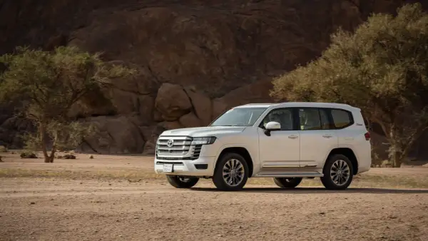 Land Cruiser 300 (2026) - Czy to auto dla Ciebie?