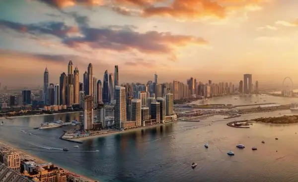 Ile trwa lot do Dubaju z Warszawy? Sprawdź, co musisz wiedzieć