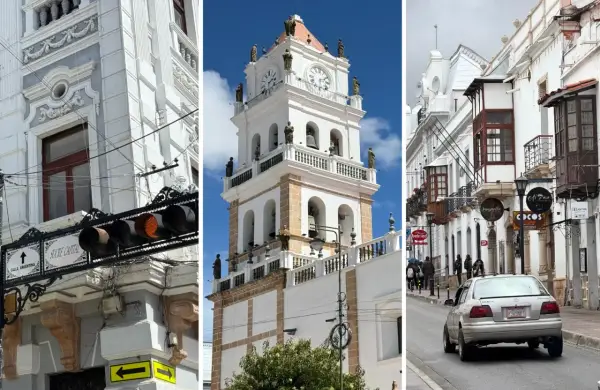 Architektura Sucre: wieża zegarowa, białe budynki z balkonami i uliczka z samochodem.