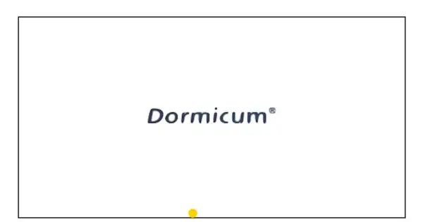 Napis "Dormicum" z małą żółtą kropką poniżej. Dormicum to nazwa handlowa leku zawierającego midazolam.