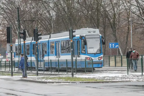 Jak dojechać do cmentarza Batowice: najlepsze opcje transportu