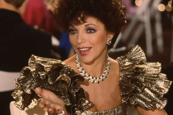 Styl Alexis Carrington: Jak odtworzyć ikoniczny look z Dynastii?
