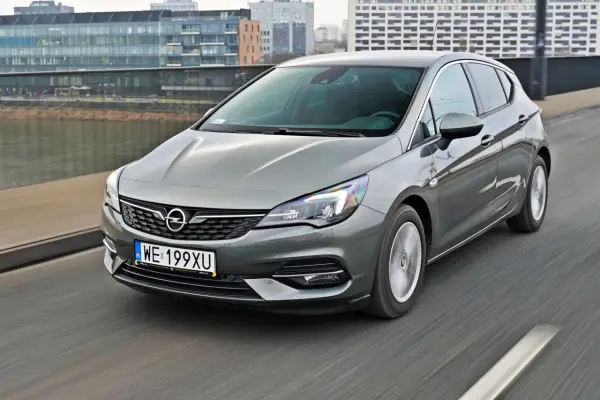 Opel Astra Turbo - Którą wersję wybrać? Poradnik kupującego