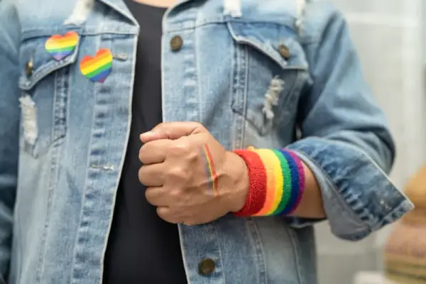 Ciekawe książki o lesbijkach, które warto przeczytać – polecane tytuły i opisy