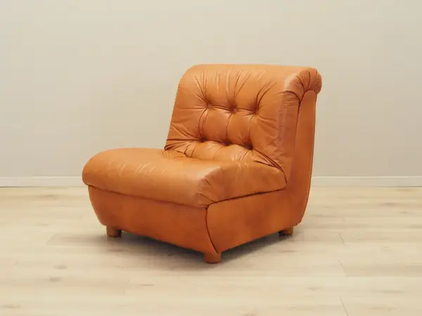 Fotel lata 90: Styl retro powraca do współczesnych wnętrz
