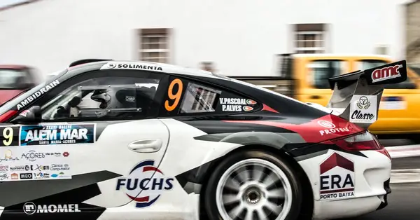 Formuła 1 a wpływ na przemysł motoryzacyjny
