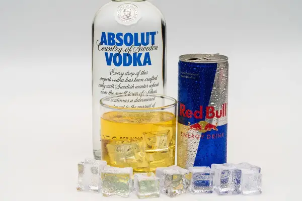Drinki z energetykiem - Przepisy, bezpieczeństwo, inspiracje