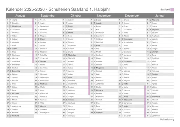 Kalender mit Monaten August bis Januar und Schulferien-Markierungen.