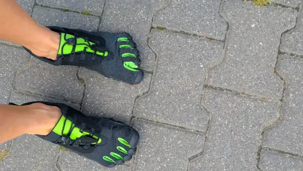 Pronacja w bieganiu? Wybierz buty ze stabilizacją i biegaj bez bólu!