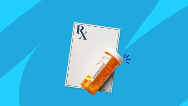 Rezept mit dem Hinweis "doxycyclin 100" und einer Medikamentenflasche voller orangefarbener Pillen.