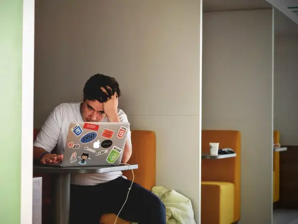 Bezrobocie po studiach: Jak uniknąć problemów z zatrudnieniem?