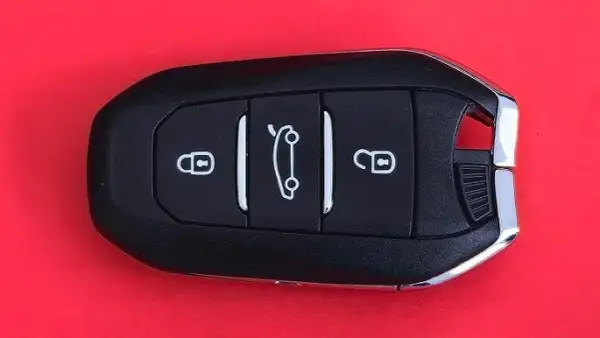 Jak złożyć kluczyk Peugeot po wymianie baterii: kompletna instrukcja