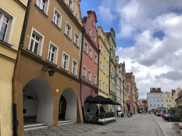Jelenia Góra ile mieszkańców - zaskakujące dane o populacji miasta