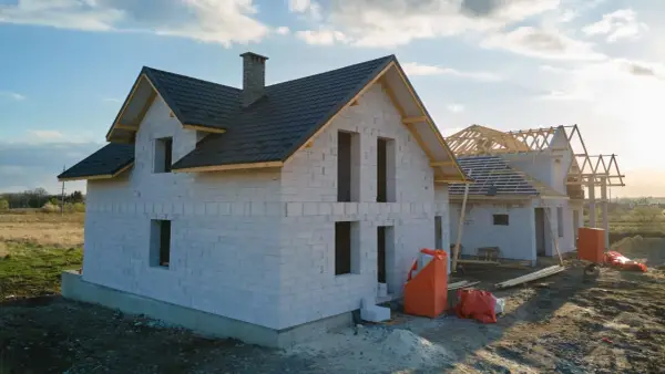 Koszt budowy domu 100m2 pod klucz - uniknij pułapek!