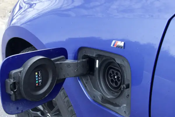 BMW 330e - Czy ta hybryda plug-in to dobry wybór w Polsce?