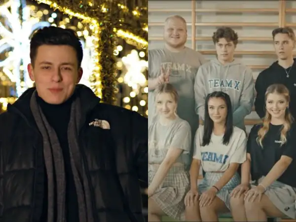 Młody mężczyzna przed świątecznymi iluminacjami i grupa osób w strojach z napisem TEAM X, jakby po obozie.