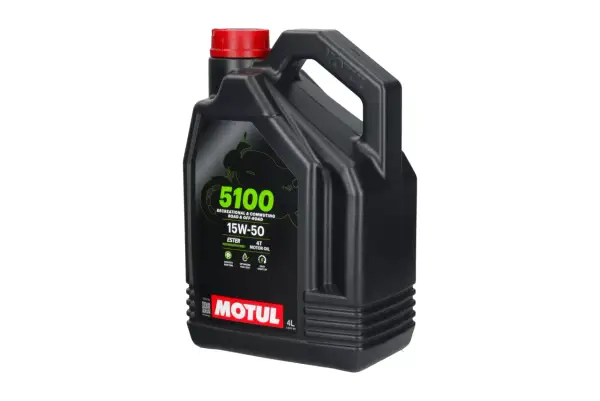 Czarny kanister z olejem Motul 5100 15W-50, przeznaczony do motocykli szosowych i terenowych. Idealne zastosowanie dla wymagających kierowców.