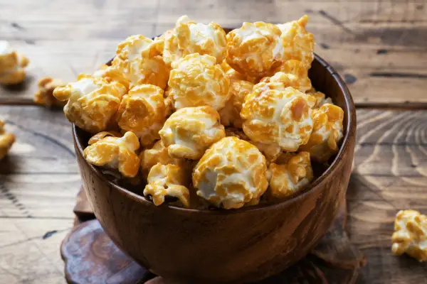 Popcorn w garnku - idealnie chrupiący i zdrowy. Sprawdź!