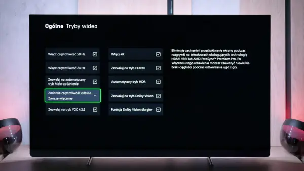 Ustawienia trybów wideo na telewizorze Samsung S90D: zmienna częstotliwość odświeżania, 4K, HDR i Dolby Vision dla płynnej gry.