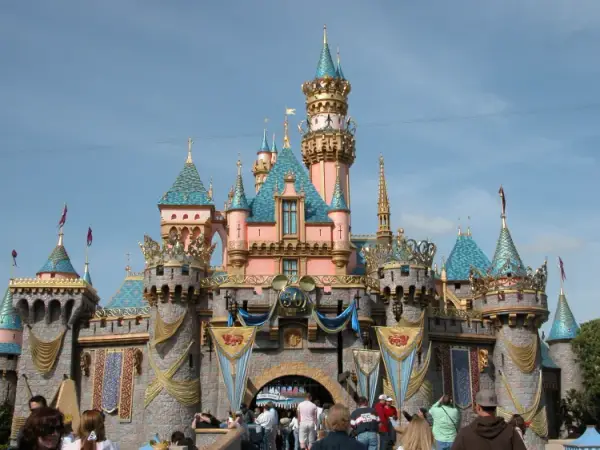 Pierwszy Disneyland na świecie: historia, znaczenie i atrakcje