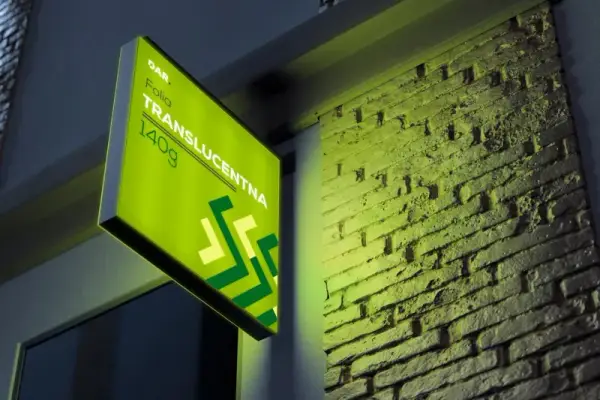 Druk na folii translucentnej: Jak uzyskać najwyższą jakość i efekty?