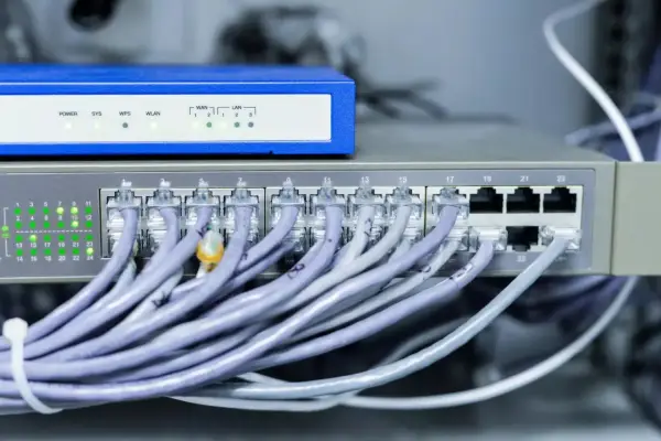 Jak podłączyć kabel internetowy do routera - uniknij problemów z siecią