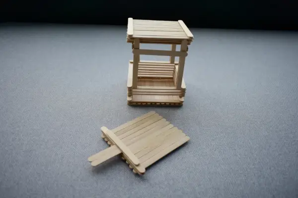 Jak zrobić krzesło z patyczków po lodach - łatwy sposób na DIY mebel
