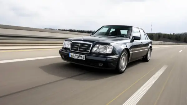 Mercedes 500E - Legenda V8 z Porsche. Warto kupić?