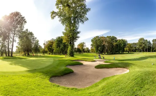 First Warsaw Golf: Przewodnik po legendzie polskiego golfa