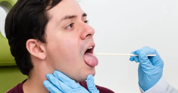 Die alarmierenden Symptome von Diphtherie, die Sie kennen sollten