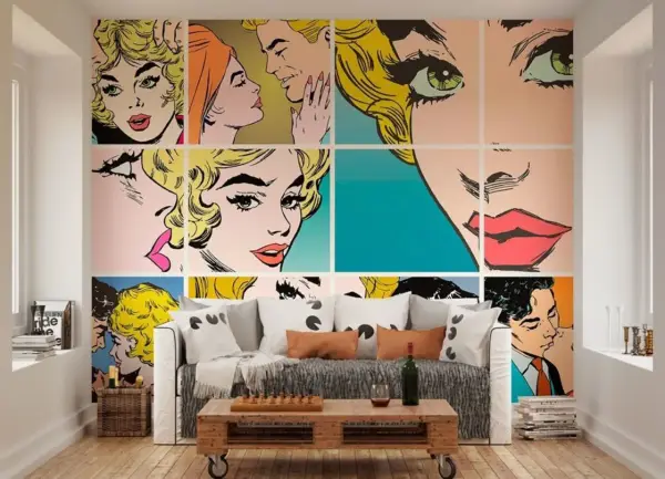 Ściana ozdobiona kolażem w stylu pop art, przedstawiającym fragmenty komiksowych scen z romantycznymi parami i zbliżeniami na twarze.