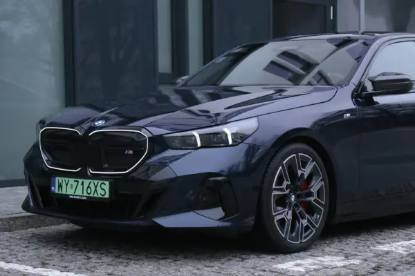 BMW i5 - Czy ta elektryczna limuzyna jest dla Ciebie?