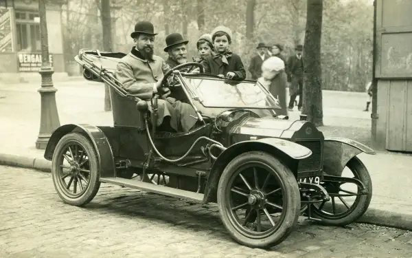 Kiedy wynaleziono silnik spalinowy? Odkryj fascynującą historię wynalazku