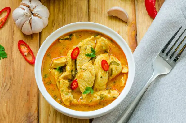 Czy żółte curry jest ostre? Odkryj jego łagodny smak i właściwości