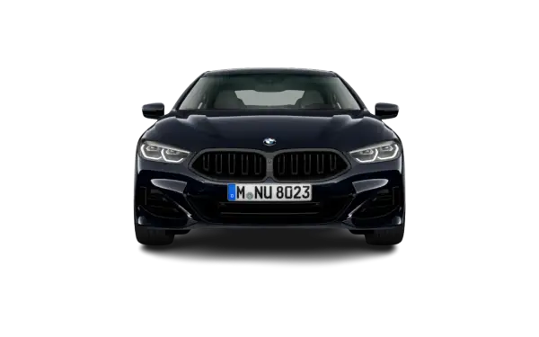 Eleganckie BMW 840i w ciemnym kolorze, z charakterystyczną atrapą chłodnicy i ostrymi światłami LED, prezentuje się majestatycznie na czarnym tle.