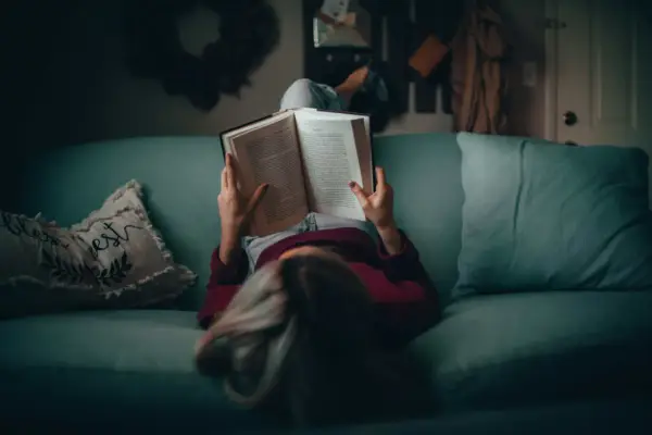 Czy warto czytać książki? Przykłady z literatury, które zachwycają