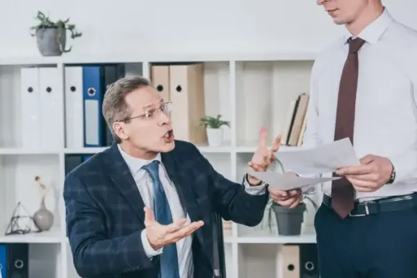 Czy kierownik ma prawo krzyczeć na pracownika? Poznaj swoje prawa