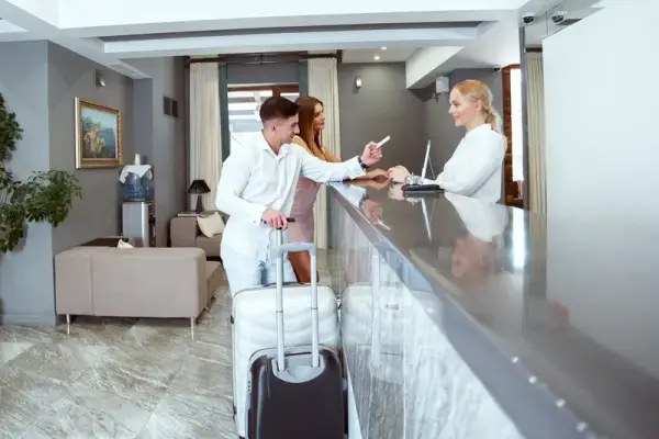 Czy w hotelu trzeba pokazać dowód? Oto, co musisz wiedzieć