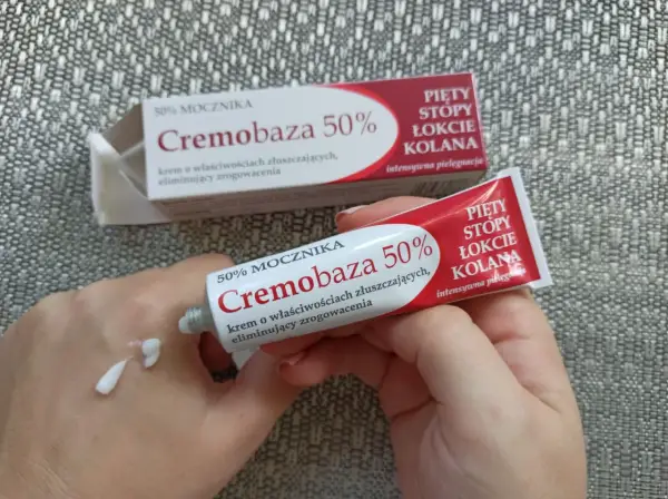 Cremobaza 50% – krem do pięt, stóp, łokci i kolan. Wygodna tubka i opakowanie.