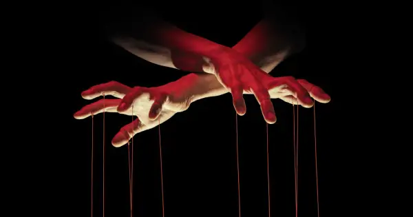 Dłonie jak marionetka, sterujące sznurkami. Czy to makiawelizm co to znaczy? Manipulacja i władza w czerwonym świetle.
