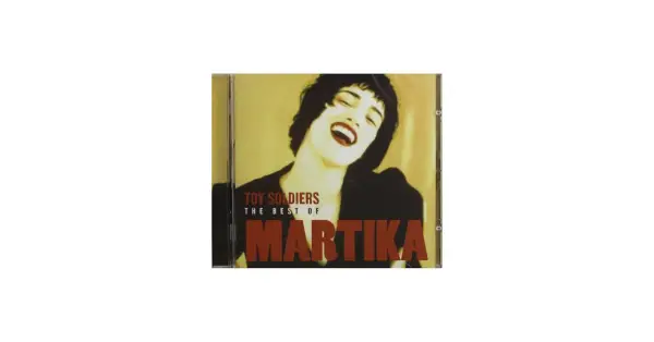 Okładka płyty CD "Toy Soldiers: The Best of Martika" z wokalistką Martiką śmiejącą się.
