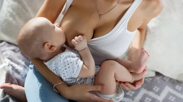 Trzymiesięczne niemowlę - co jest normą w rozwoju, śnie i karmieniu